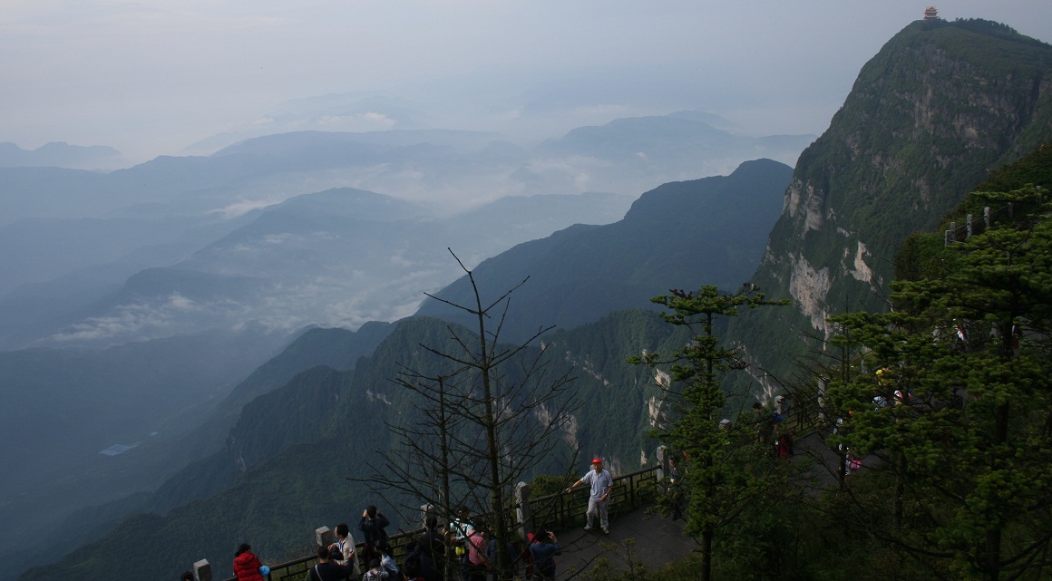 峨眉山金頂から